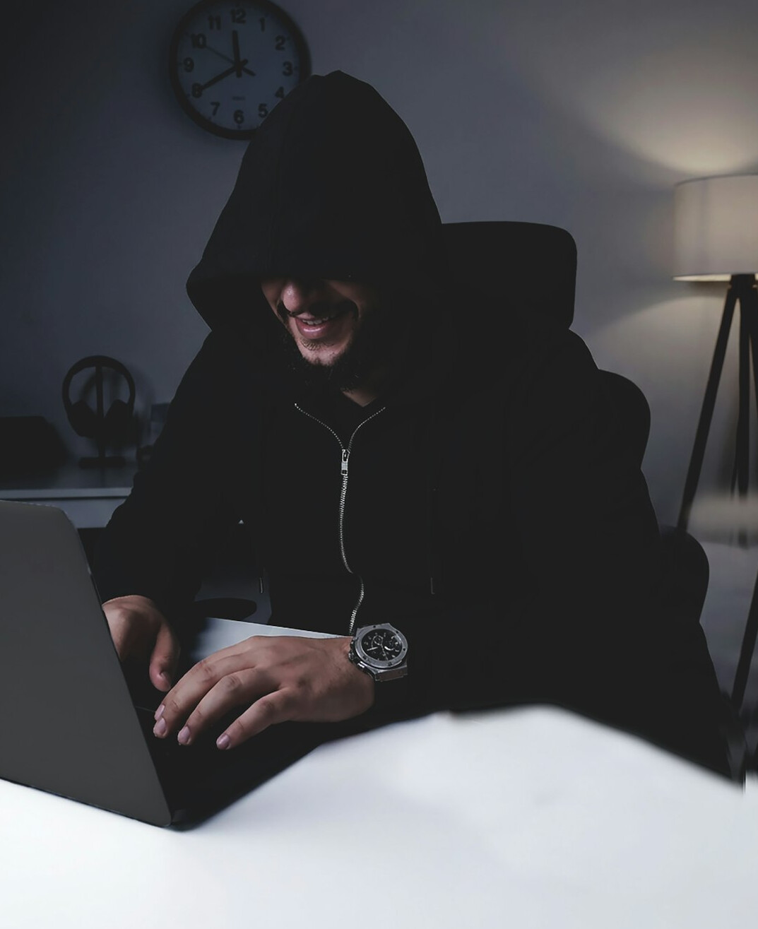 thief planning heist