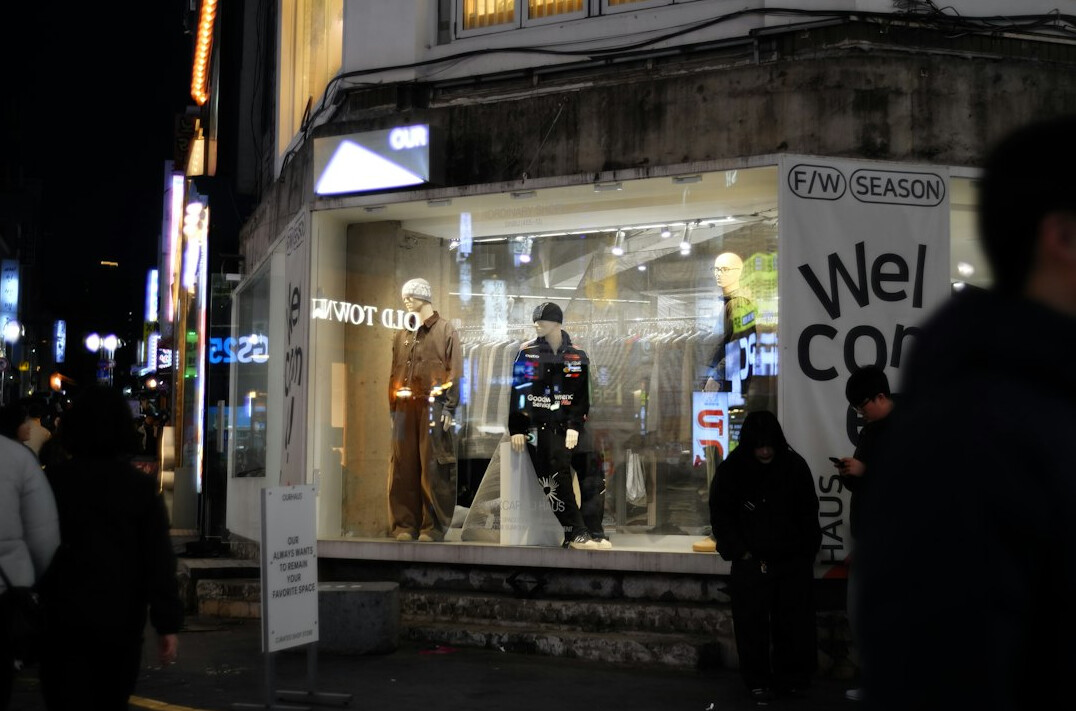 police arriving at store